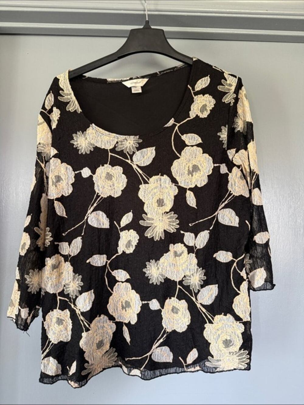Women's Black Floral Pullover Top Embroidered Lace Overlay 3/4 Sleeves sz 2X